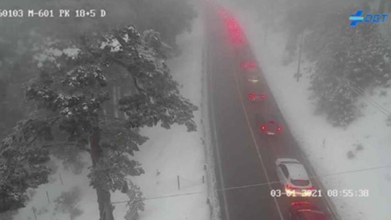 Colapso en la carretera de acceso al Puerto de Navacerrada