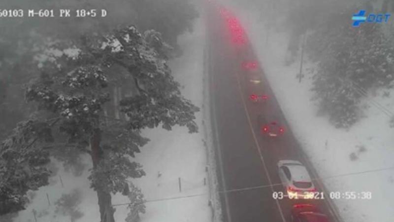 Colapso en la carretera de acceso al Puerto de Navacerrada