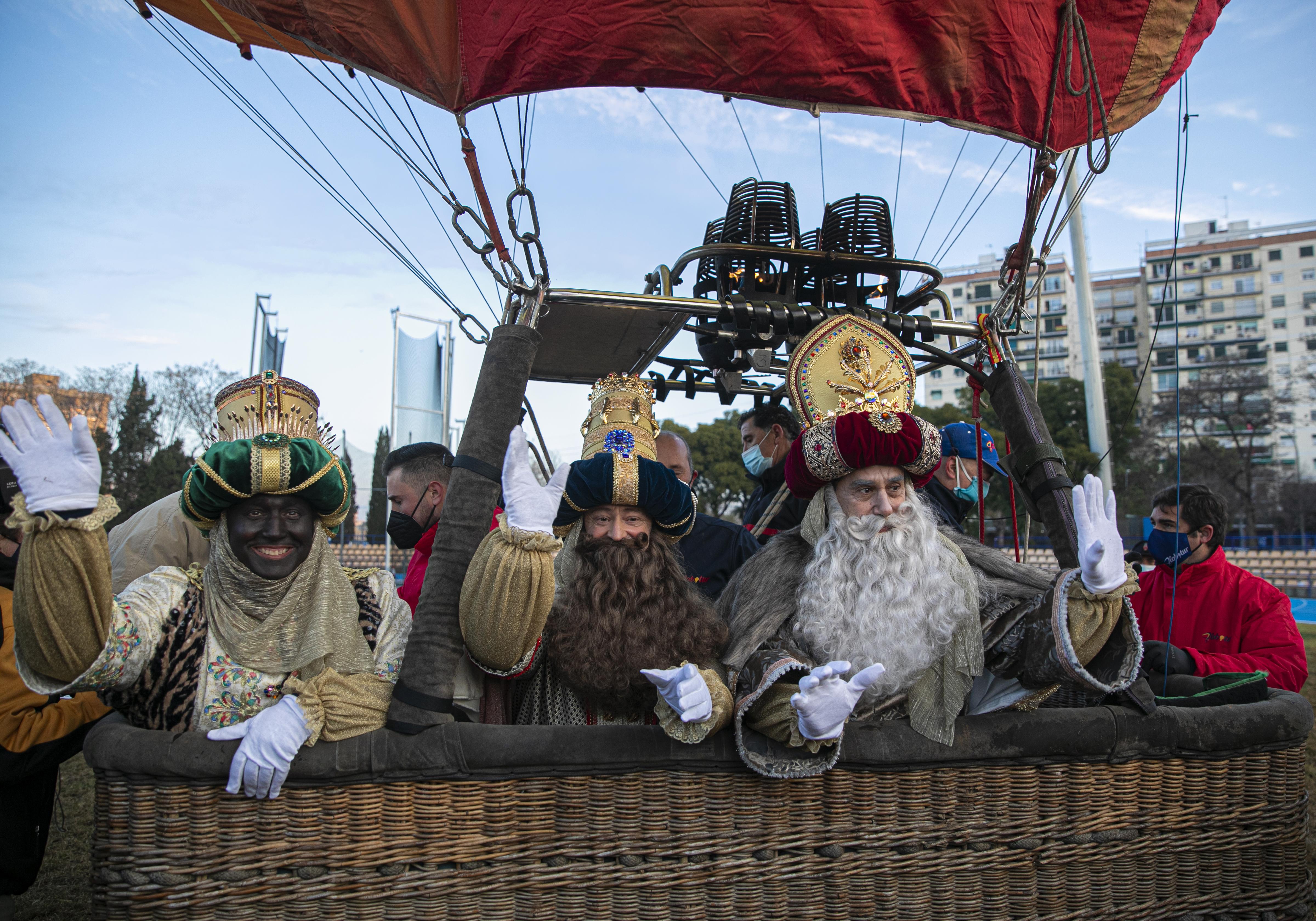 Salida de los Reyes Magos de Sevilla en globo. María José López / Europa Press.