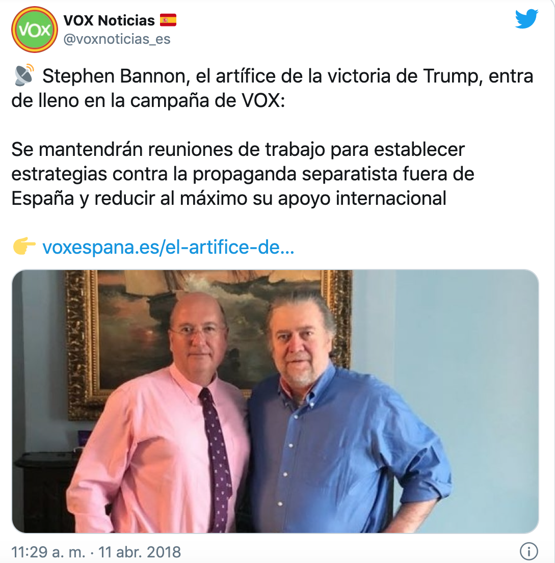 Tuit de Vox con una fotografía con Bannon y Bardají. Twitter