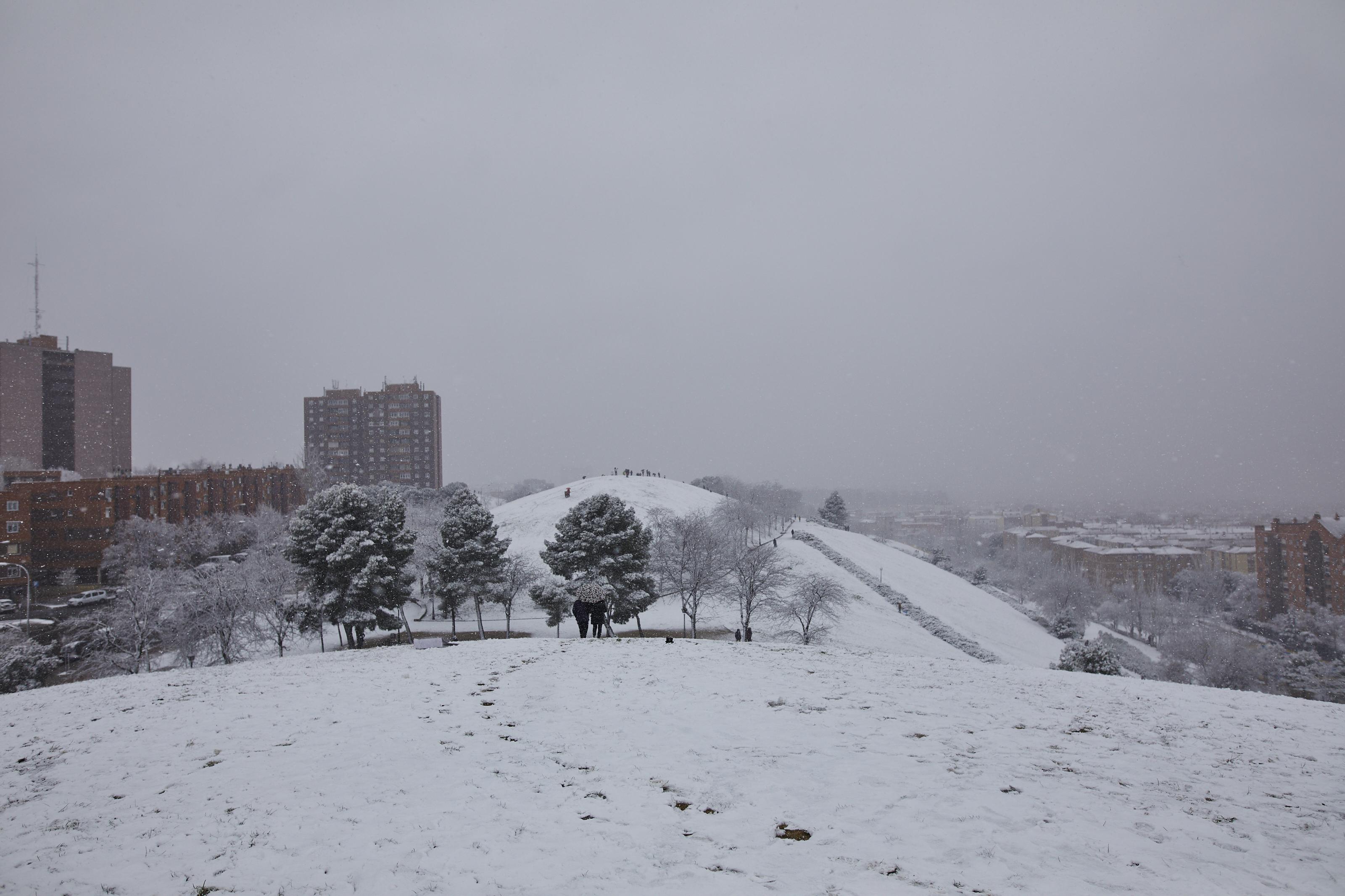 Nieve en el Parque del Cerro del Tío Pío tras el paso de la borrasca Filomena, en Madrid 