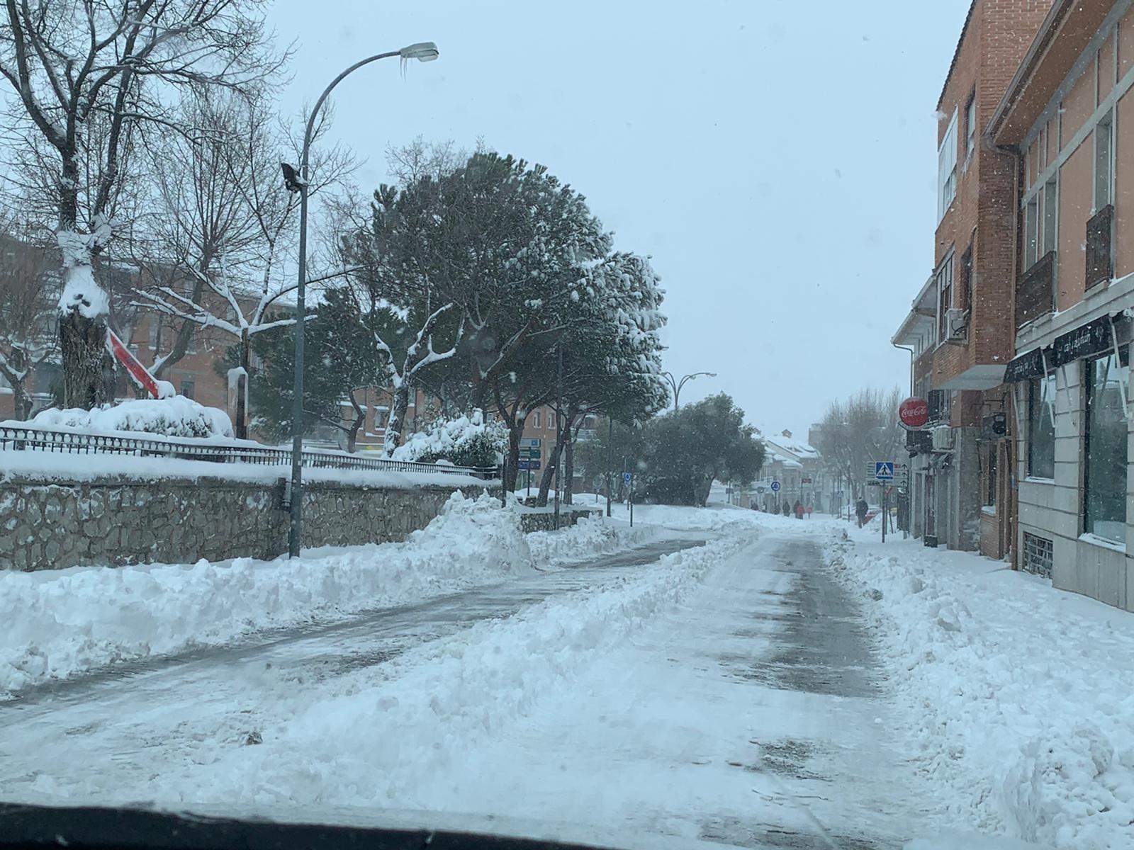 La UME, que ha auxiliado a miles de madrileños tras la petición de Ayuso, fue despreciada por el PP: “Es un capricho de Zapatero”. EP