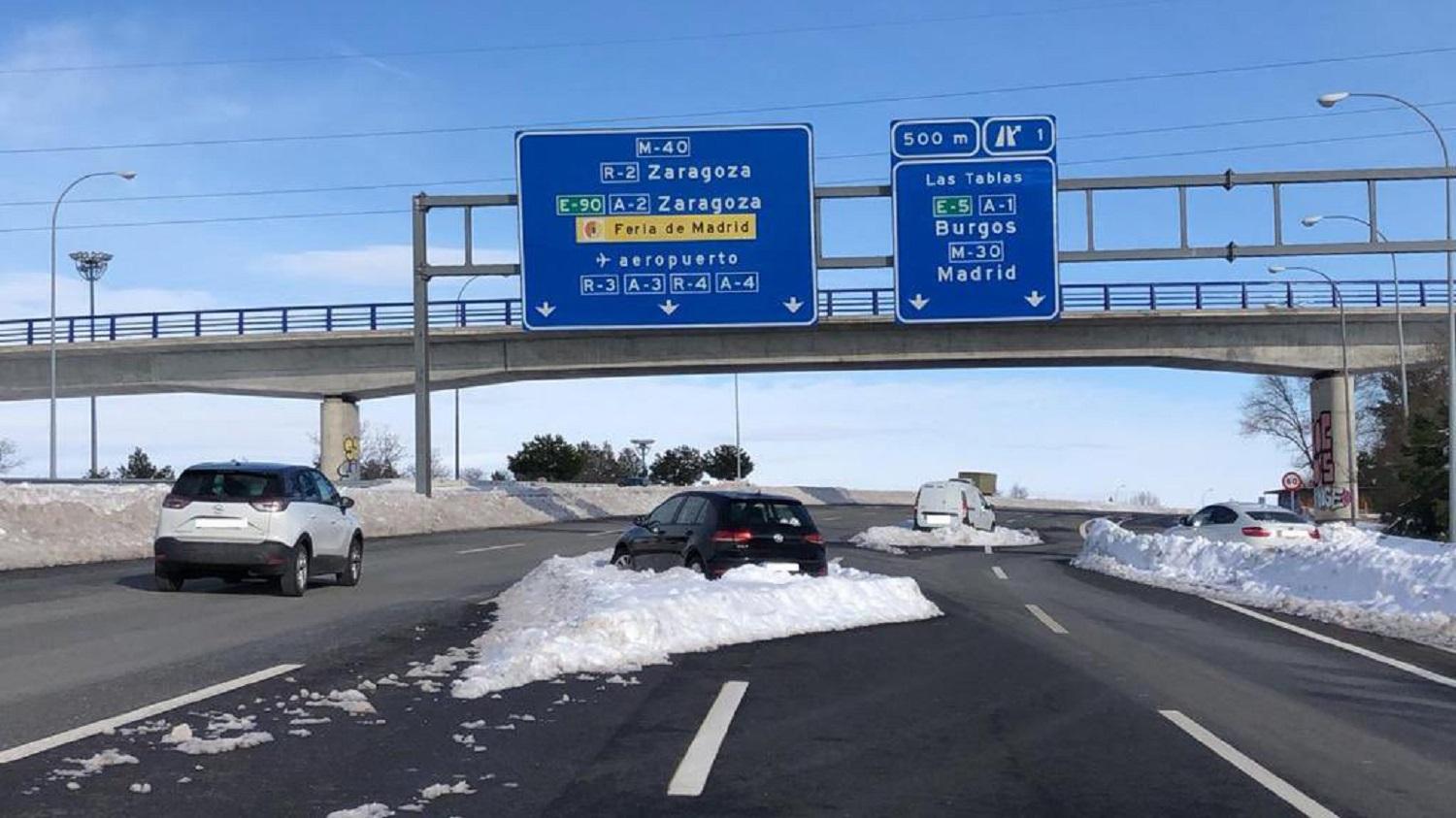 Coches atrapados en la nieve. Fuente: 112.