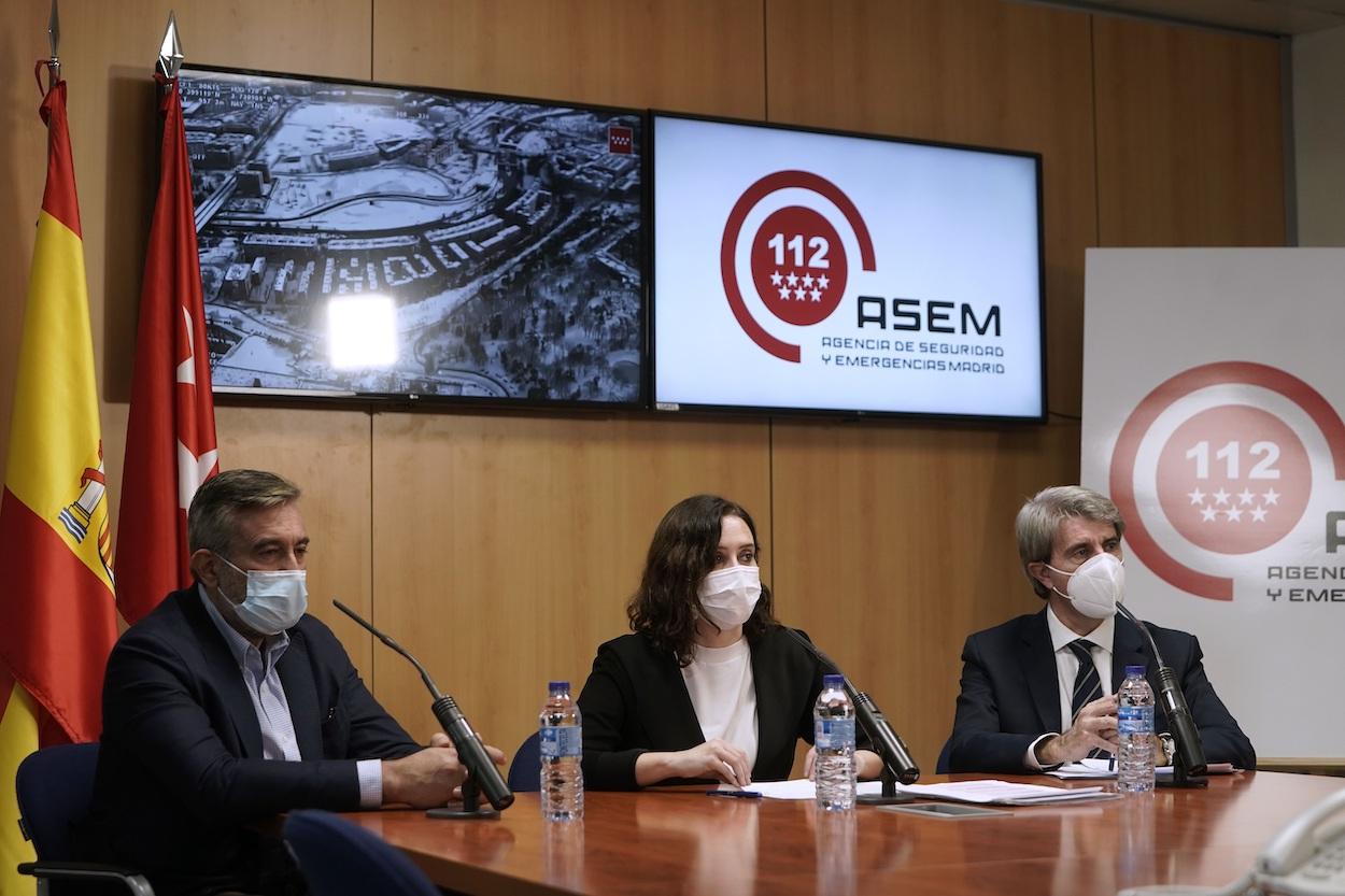 Isabel Díaz Ayuso, junto a Enrique López y Ángel Garrido