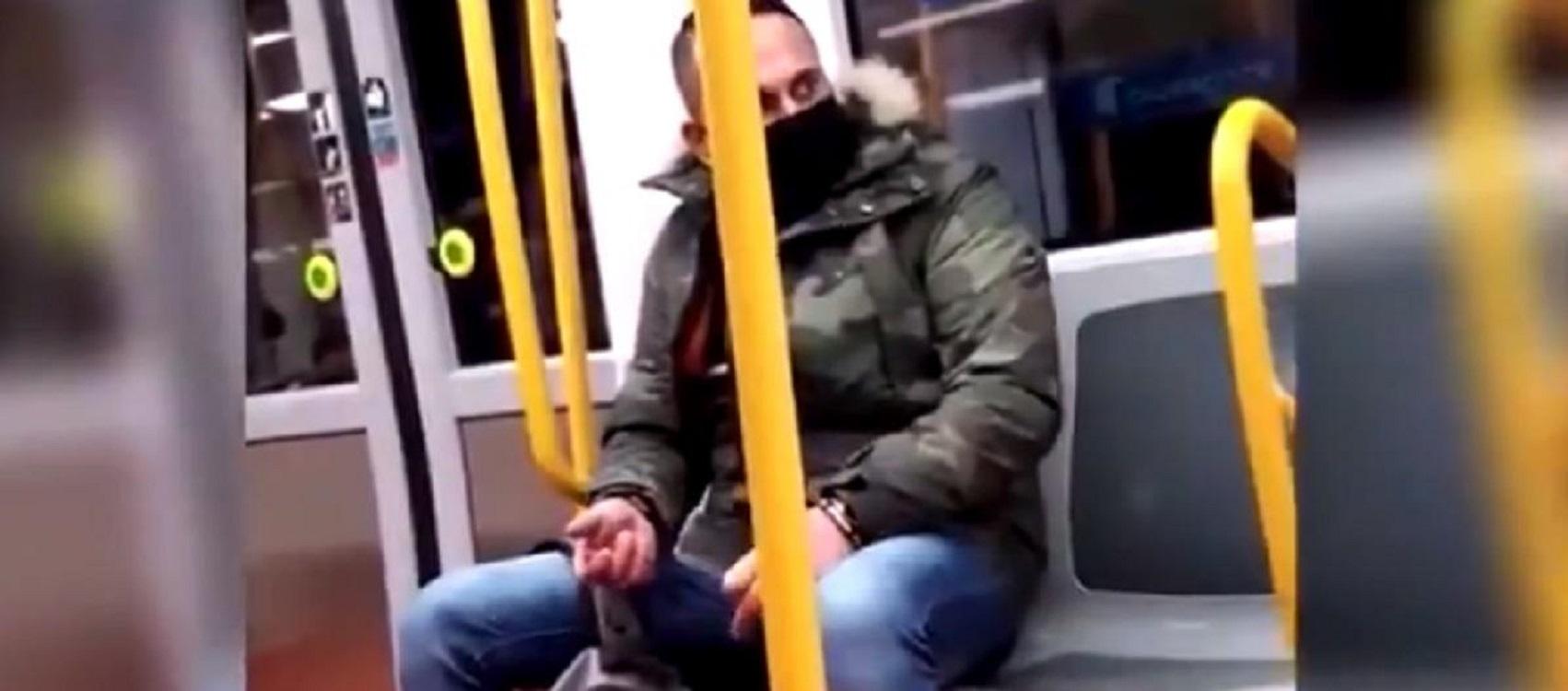 Insultos racistas contra una mujer de origen sudamericano en el Metro de Madrid. Fuente Twitter