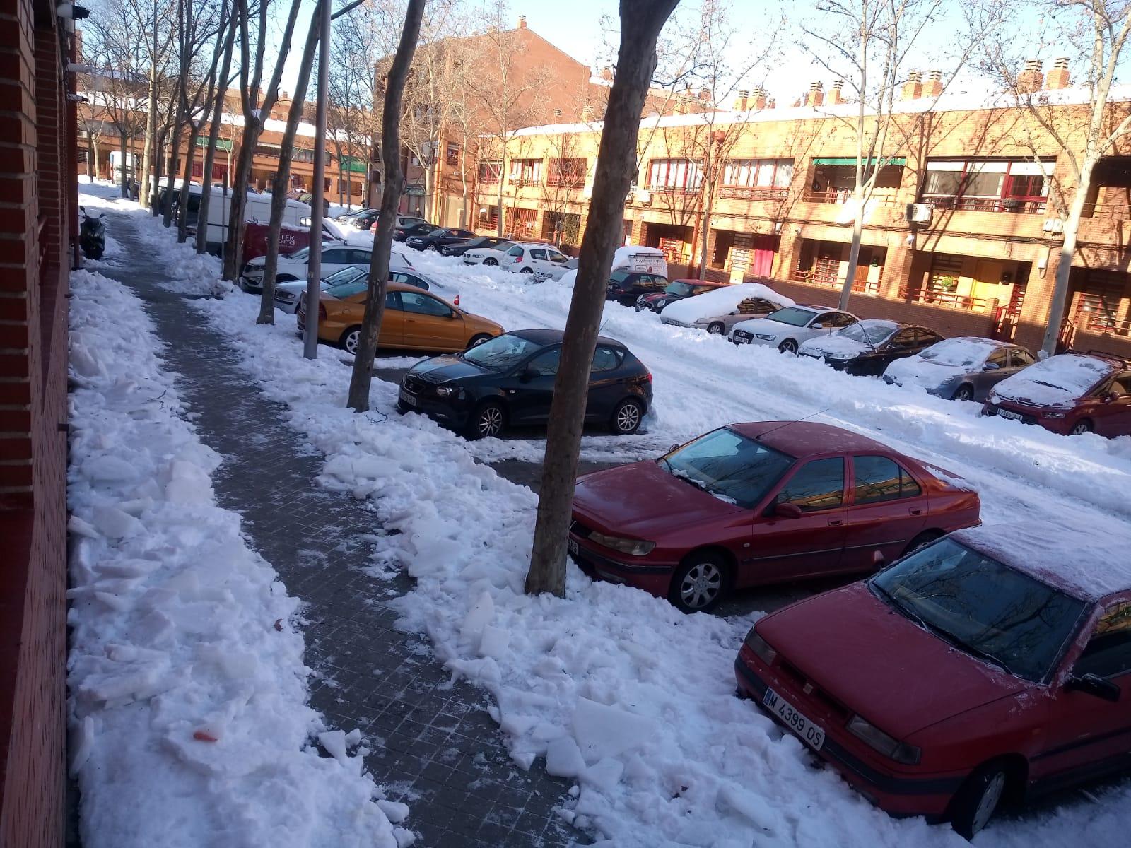 Calles de uno de los distritos de Madrid repletos de nieve