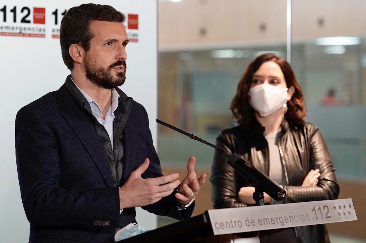 Pablo Casado junto a Isabel Díaz Ayuso en la sede del 112