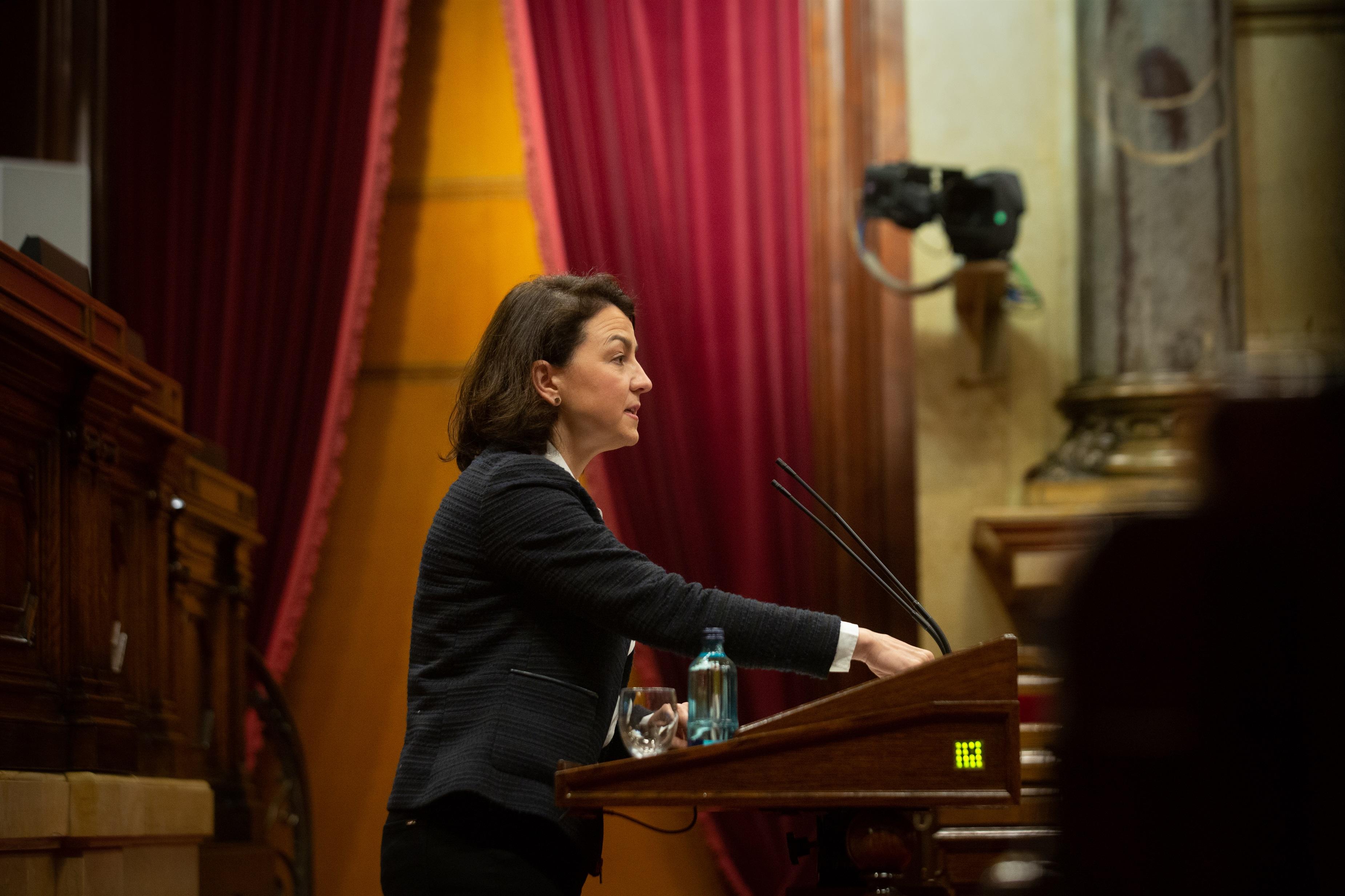 La vicesecretaria primera del PSC, Eva Granado, interviene en la Diputación Permanente del Parlament. Europa Press. 