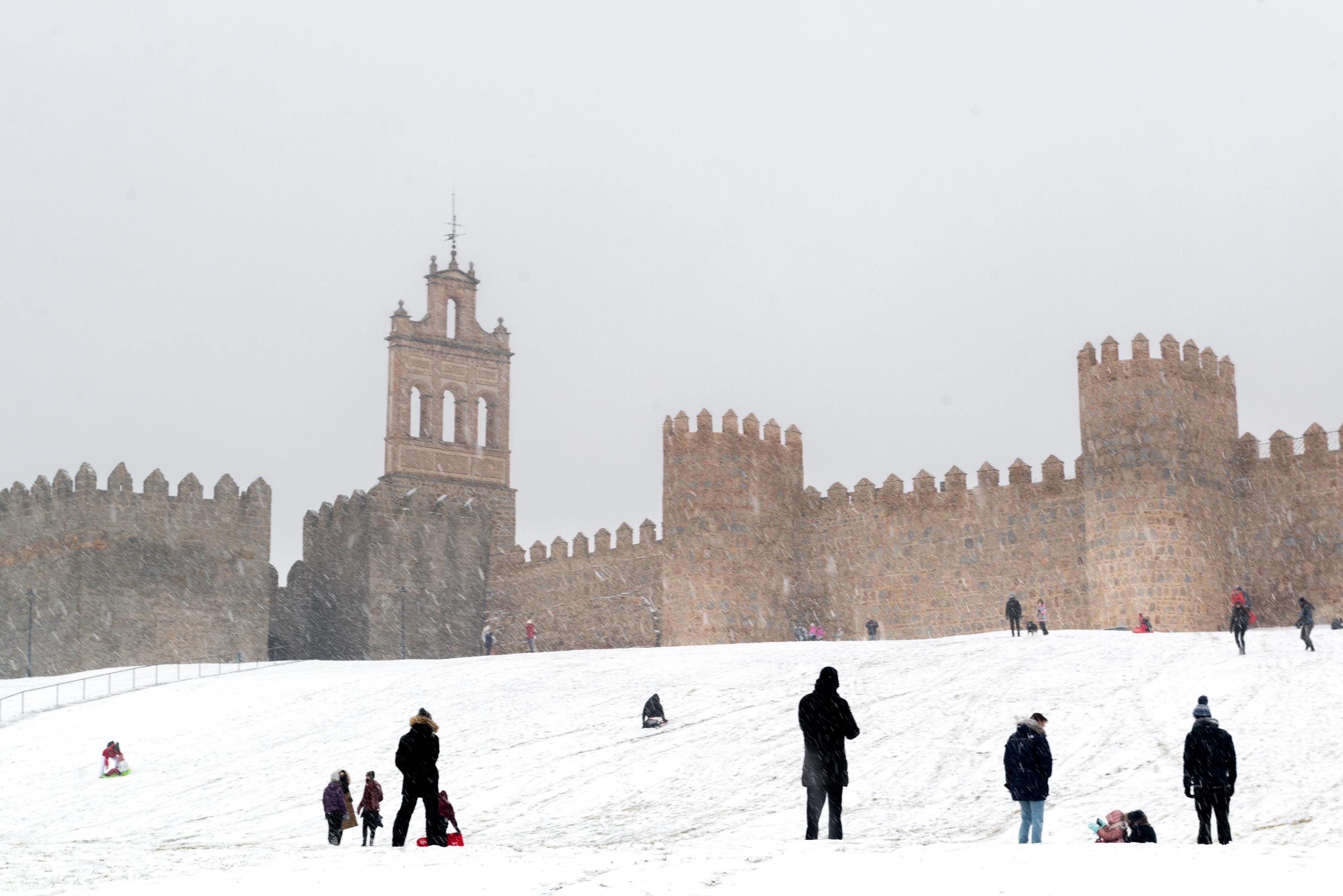 Nieve en las murallas de Ávila tras el paso de la borrasca Filomena, Castilla y León (España). EP