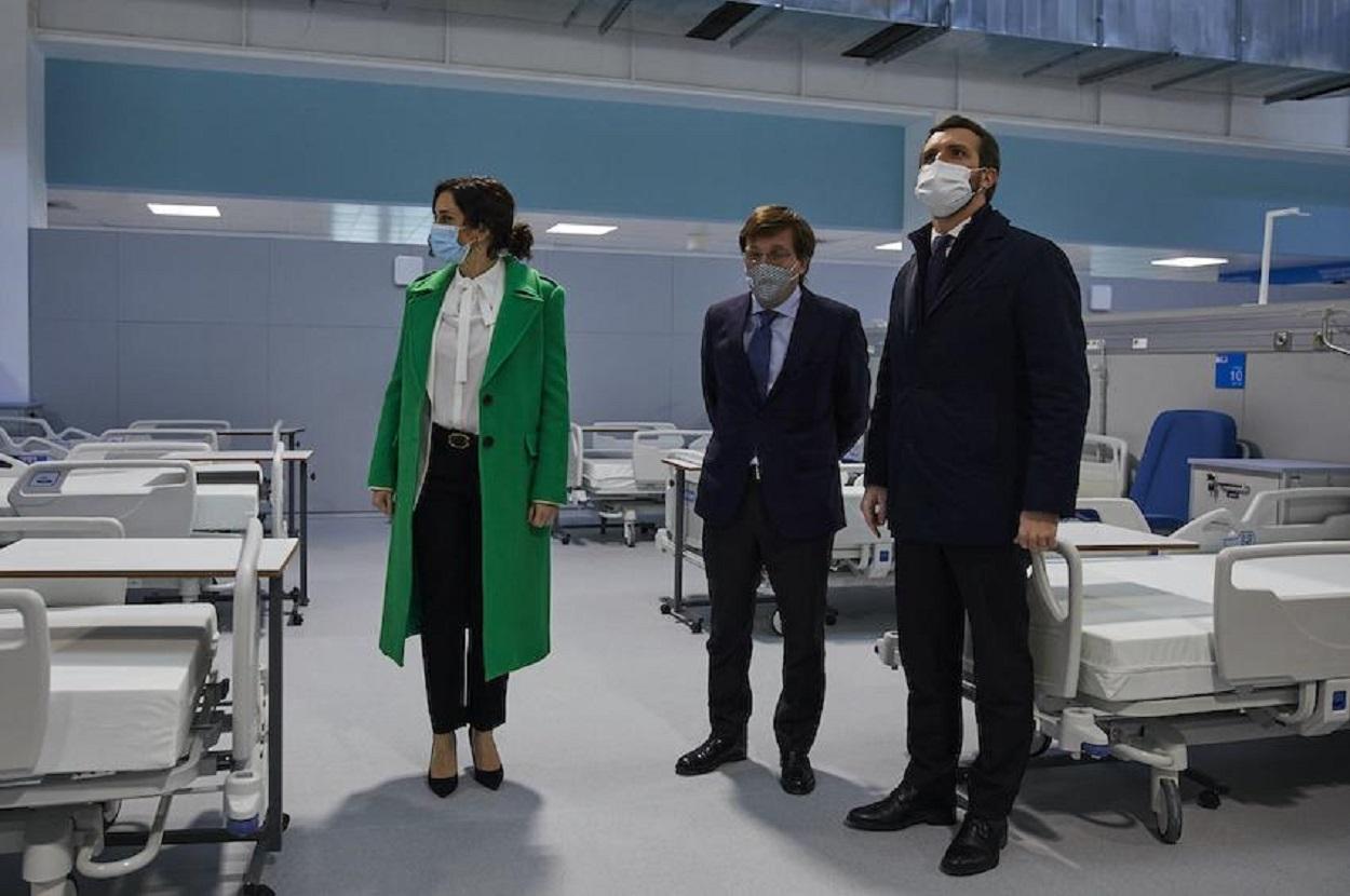 La presidenta de la Comunidad de Madrid, Isabel Díaz Ayuso; el alcalde de Madrid, José Luis Martínez Almeida; y el presidente del PP, Pablo Casado, durante la inauguración del Hospital Isabel Zendal