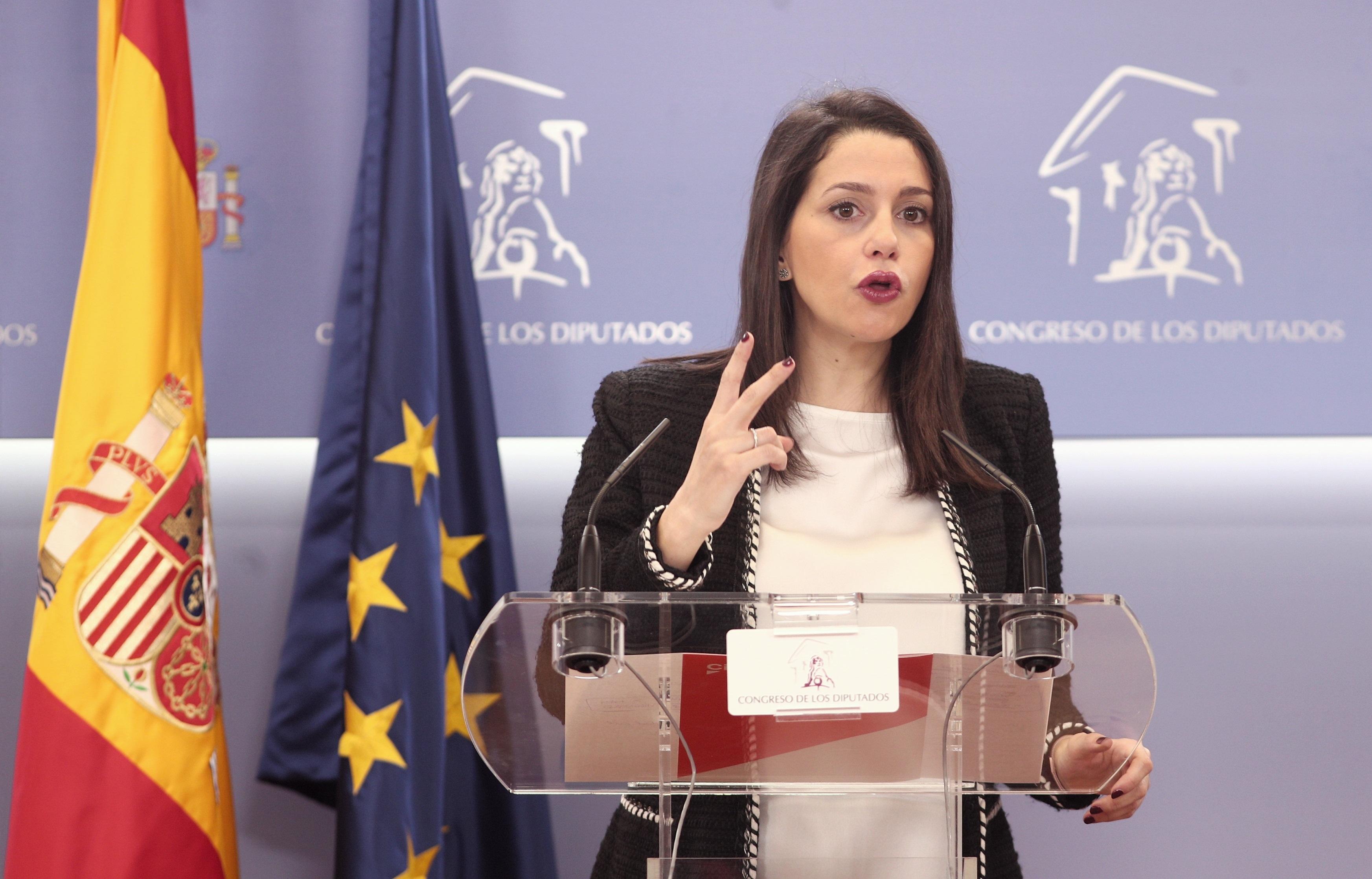La líder de Ciudadanos, Inés Arrimadas, en rueda de prensa en el Congreso. Europa Press.