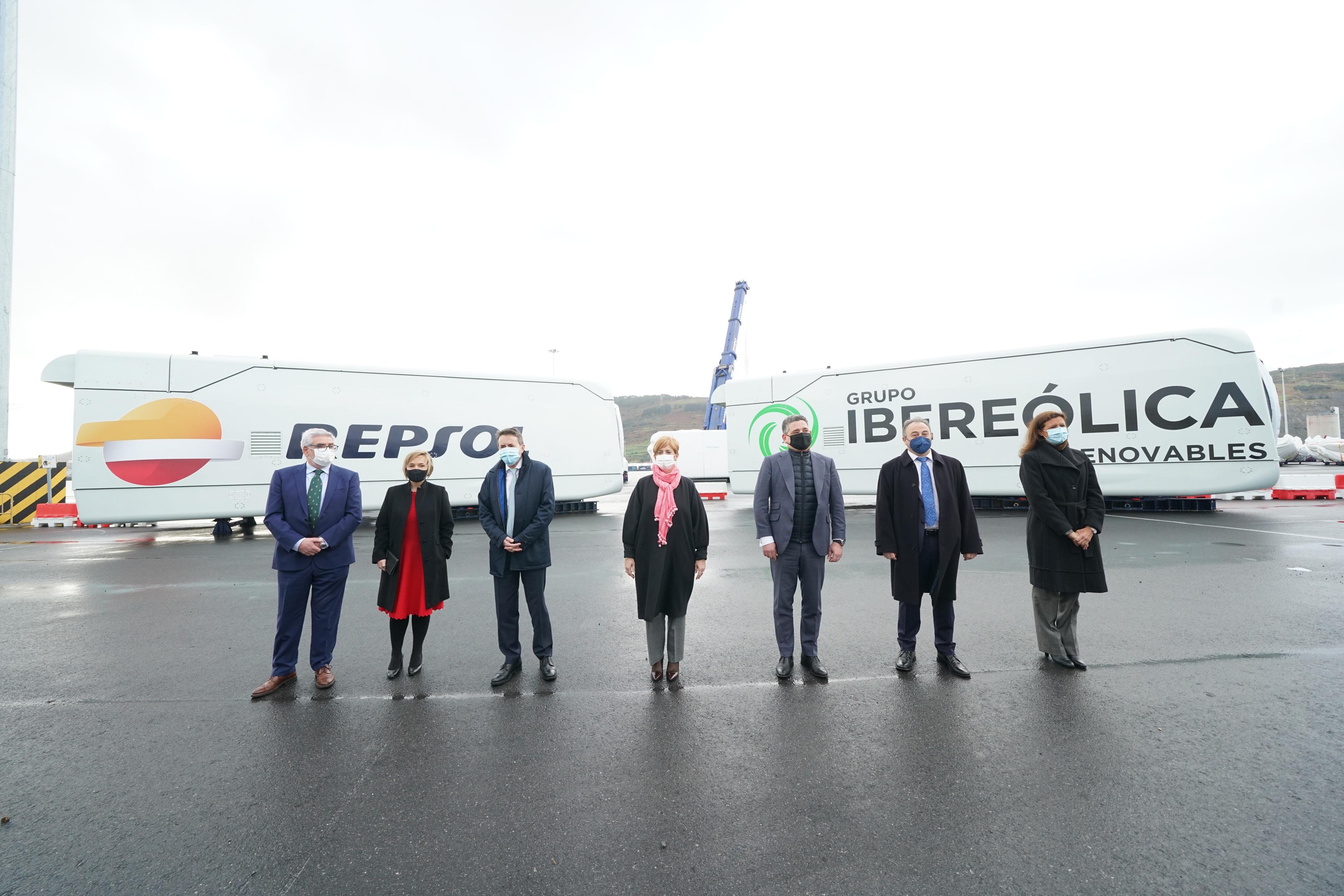 Acto en el puerto de Bilbao con el Consejero Delegado de Repsol, Josu Jon Imaz; el Presidente del Grupo Ibereólica Renovables, Gregorio Álvarez; y la Consejera de Desarrollo Económico e Infraestructuras del Gobierno vasco, Arantxa Tapia, entre otras autor