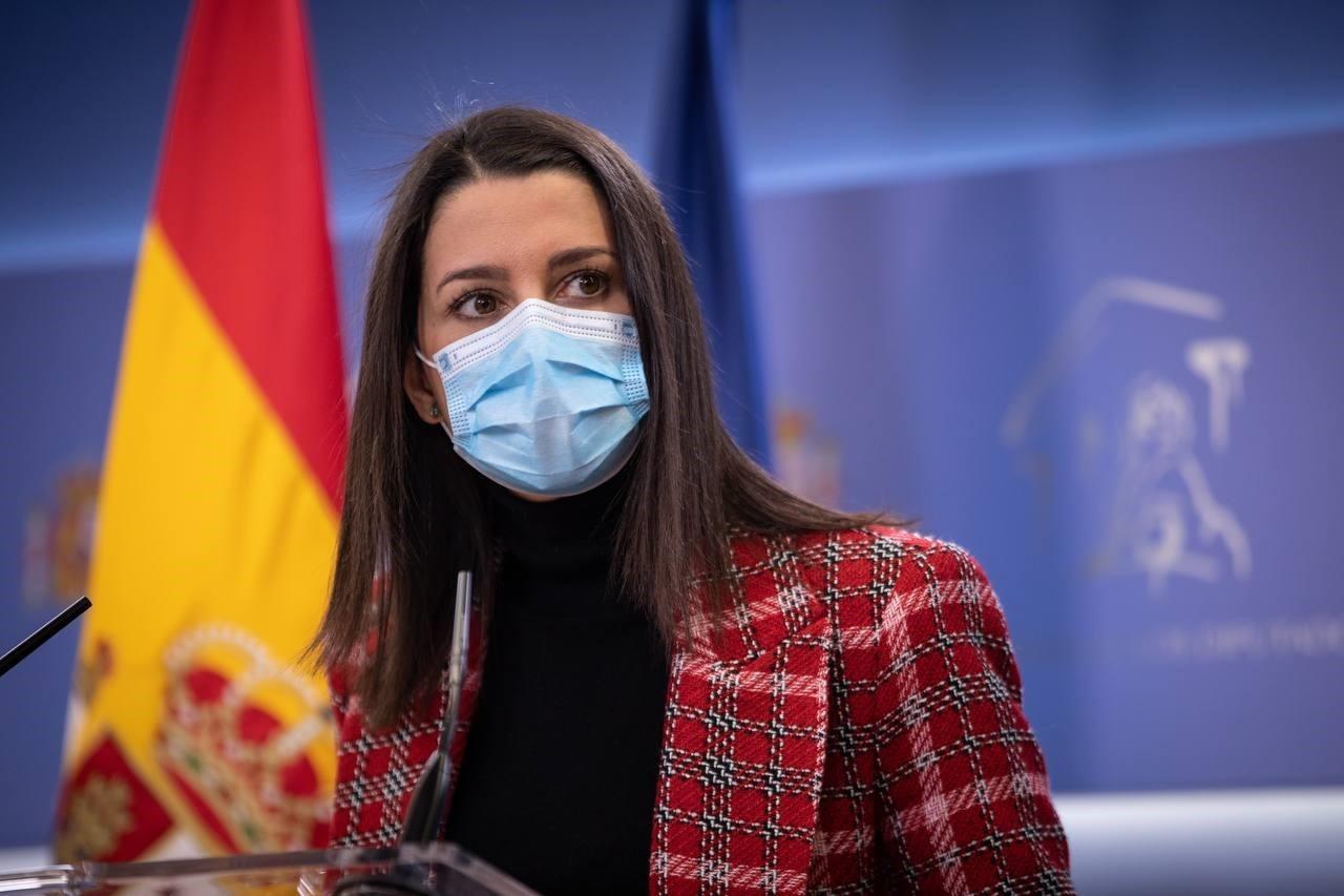 La presidenta de Ciudadanos, Inés Arrimadas, en una rueda de prensa en el Congreso de los Diputados. Fuente: Cs.