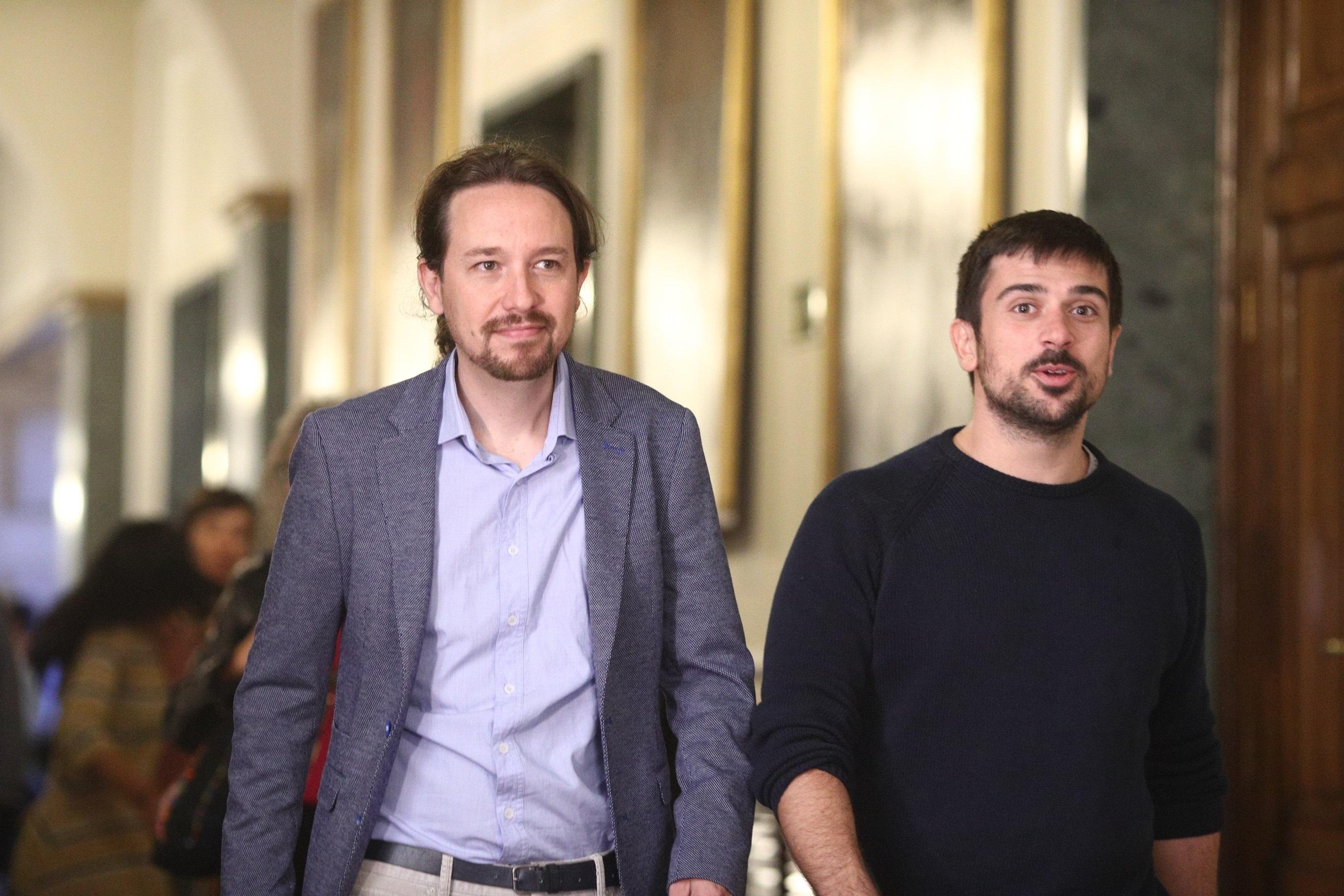 Pablo Iglesias y Ramón Espinar en el Senado en 2017