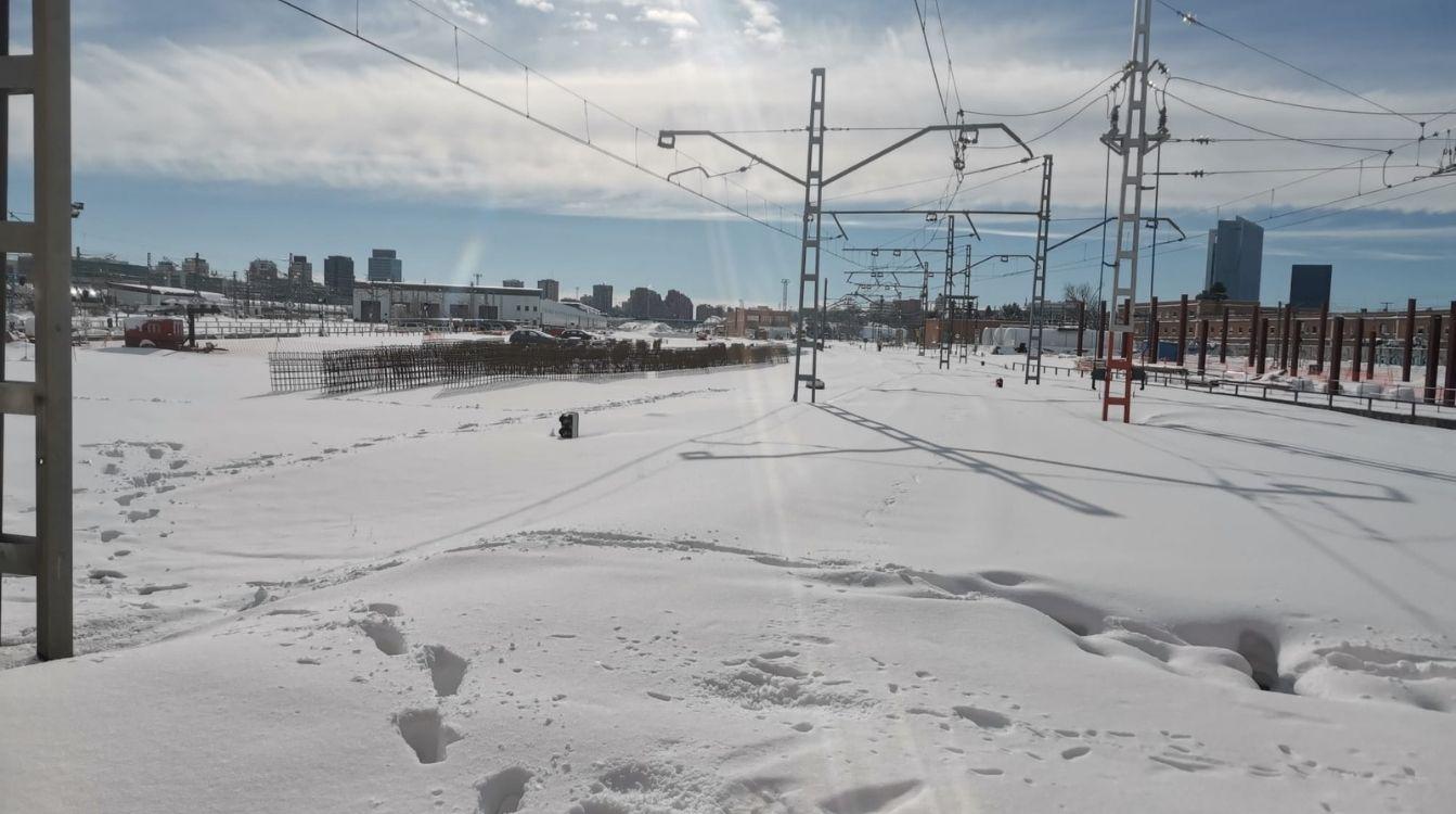 Unos 2.000 profesionales de Renfe se han movilizado para reanudar el tráfico de viajeros y mercancías lo antes posible (1)