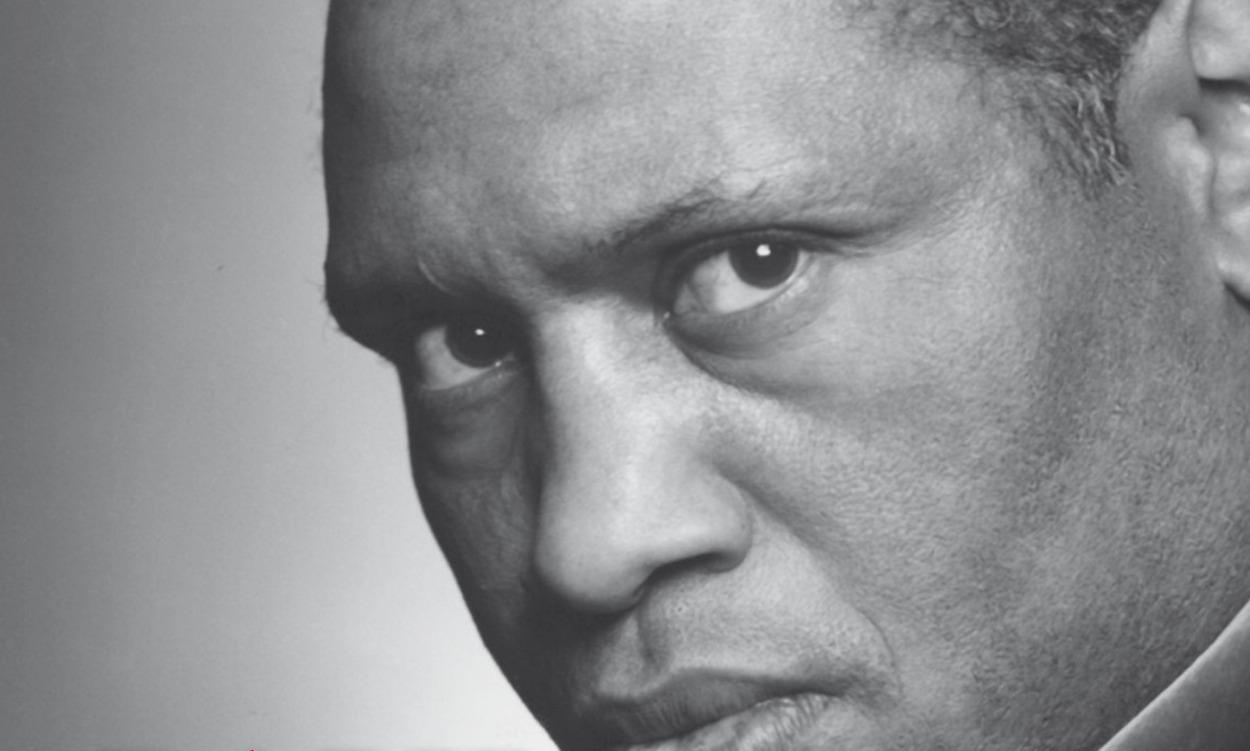 Esta imagen de Paul Robeson ilustra la portada de