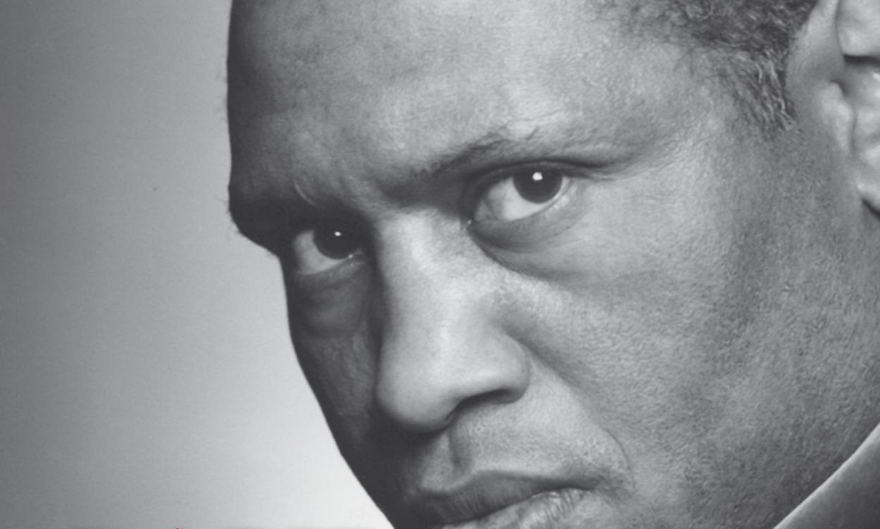 Esta imagen de Paul Robeson ilustra la portada de