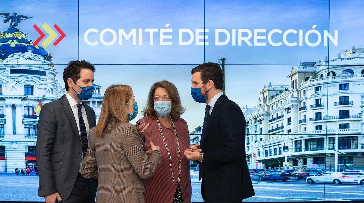 El líder del PP, Pablo Casado, preside la reunión del comité de dirección del PP