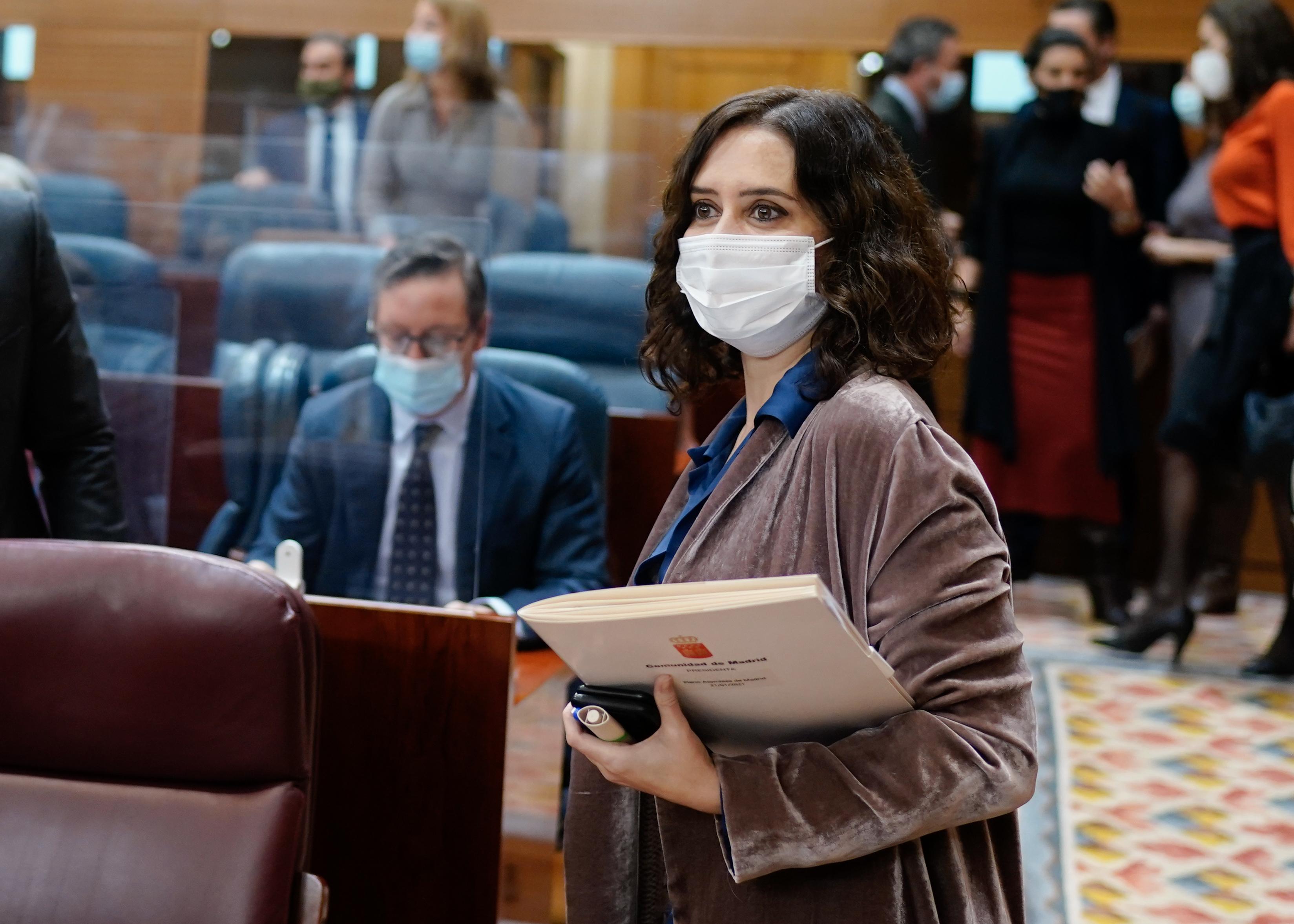 La presidenta de la Comunidad de Madrid, Isabel Díaz Ayuso, en la Asamblea de Madrid durante una sesión de control.