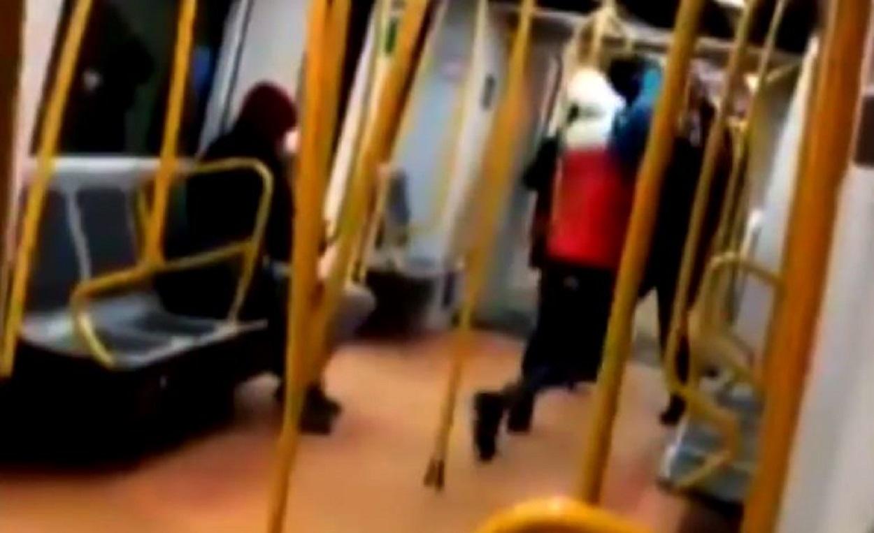 Detienen a tres jóvenes por una agresión en el metro de Madrid. Twitter