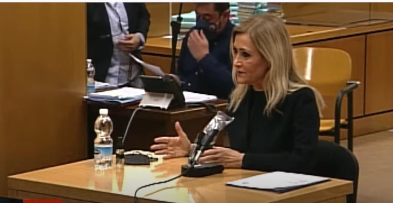 Cristina Cifuentes se sienta en el banquillo por el caso 'Máster'