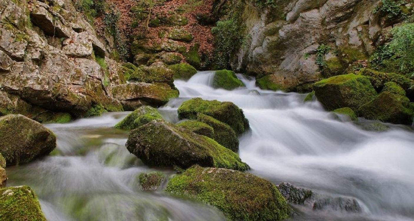 Nacimiento del río mundo en Riópar (Albacete)