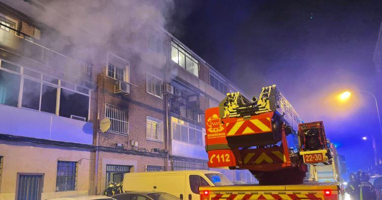 Un incendio en Alcalá de Henares deja un muerto y 21 heridos. Twitter: @112cmadrid.