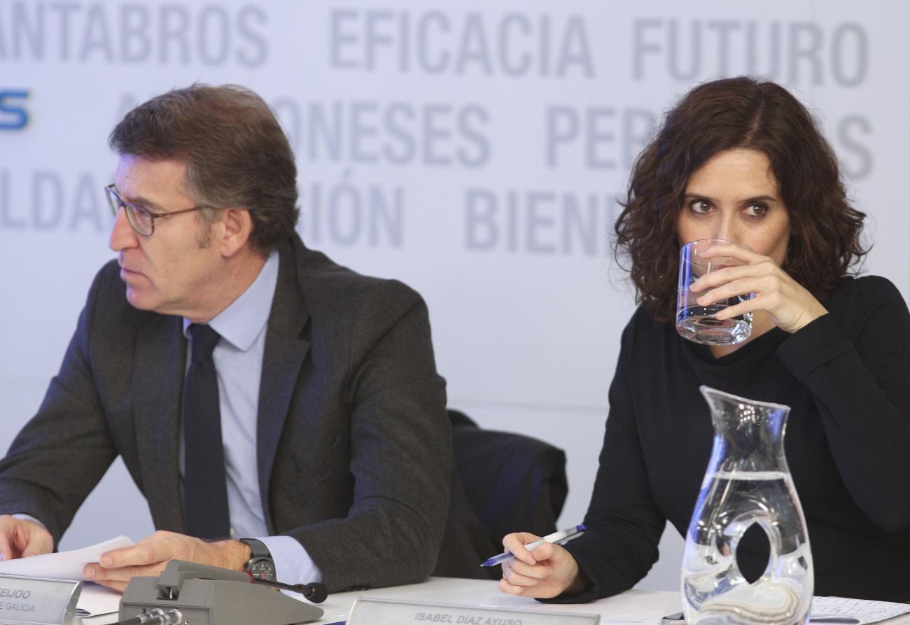 Los presidentes gallego, Núñez Feijóo, y madrileña, Díaz Ayuso, en una imagen de marzo del año pasado en una acto de su partido (Foto: E.Parra/Archivo EP). 