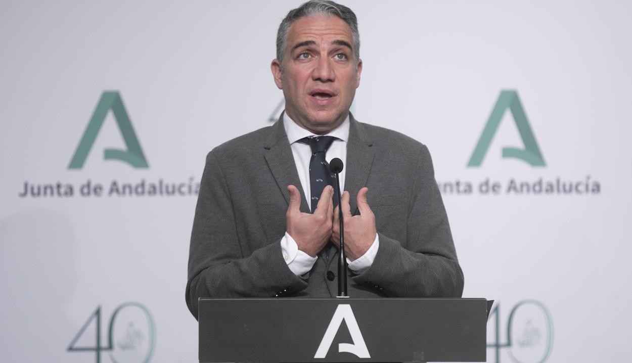     El consejero Elías Bendodo, en la rueda de prensa tras el Consejo de Gobierno. MARÍA JOSÉ LÓPEZ/EP