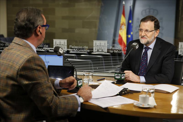Rajoy: "Seguiré mandando SMS porque confío en la gente"