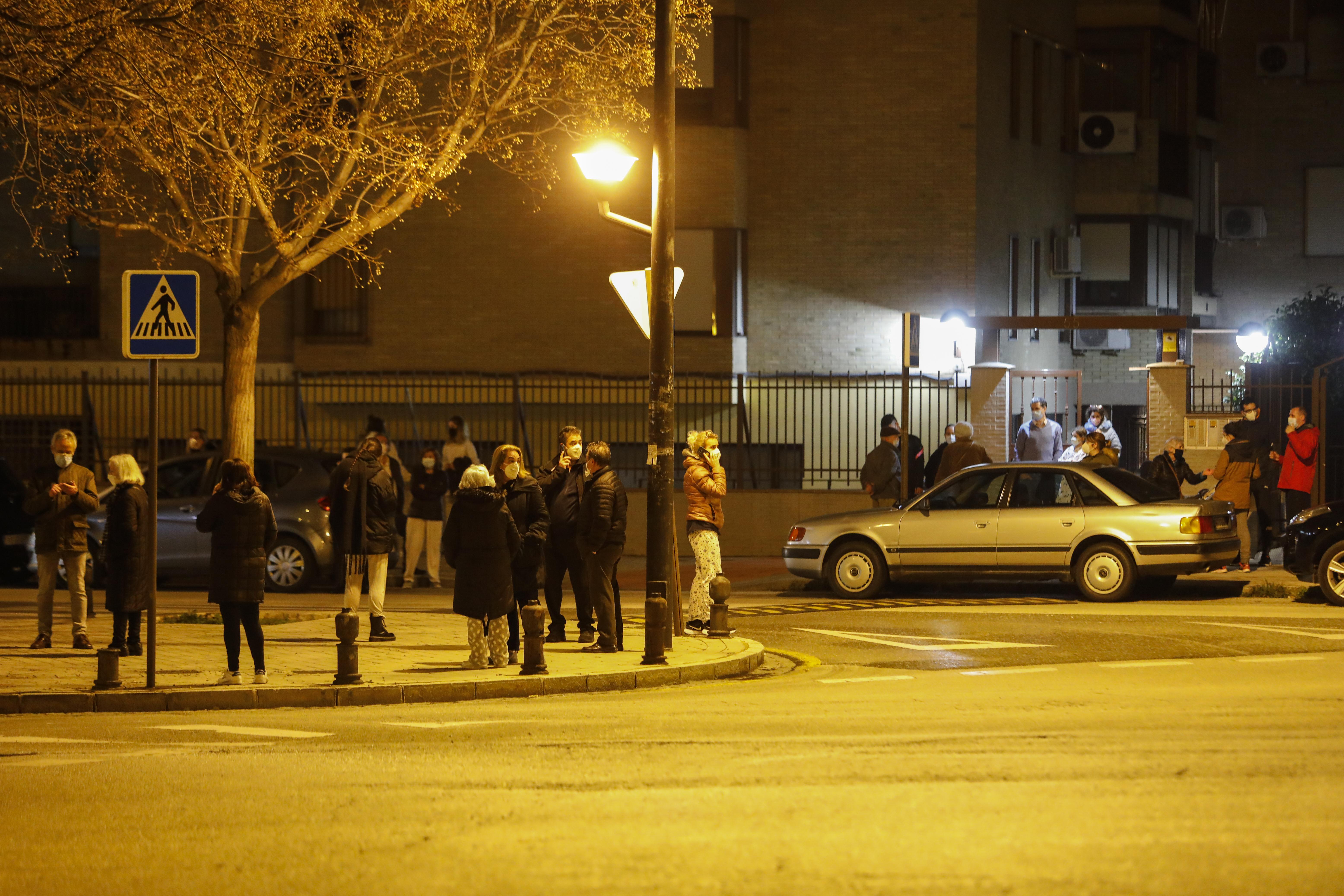 Vecinos de Granada salen a la calle tras los terremotos consecutivos. EP