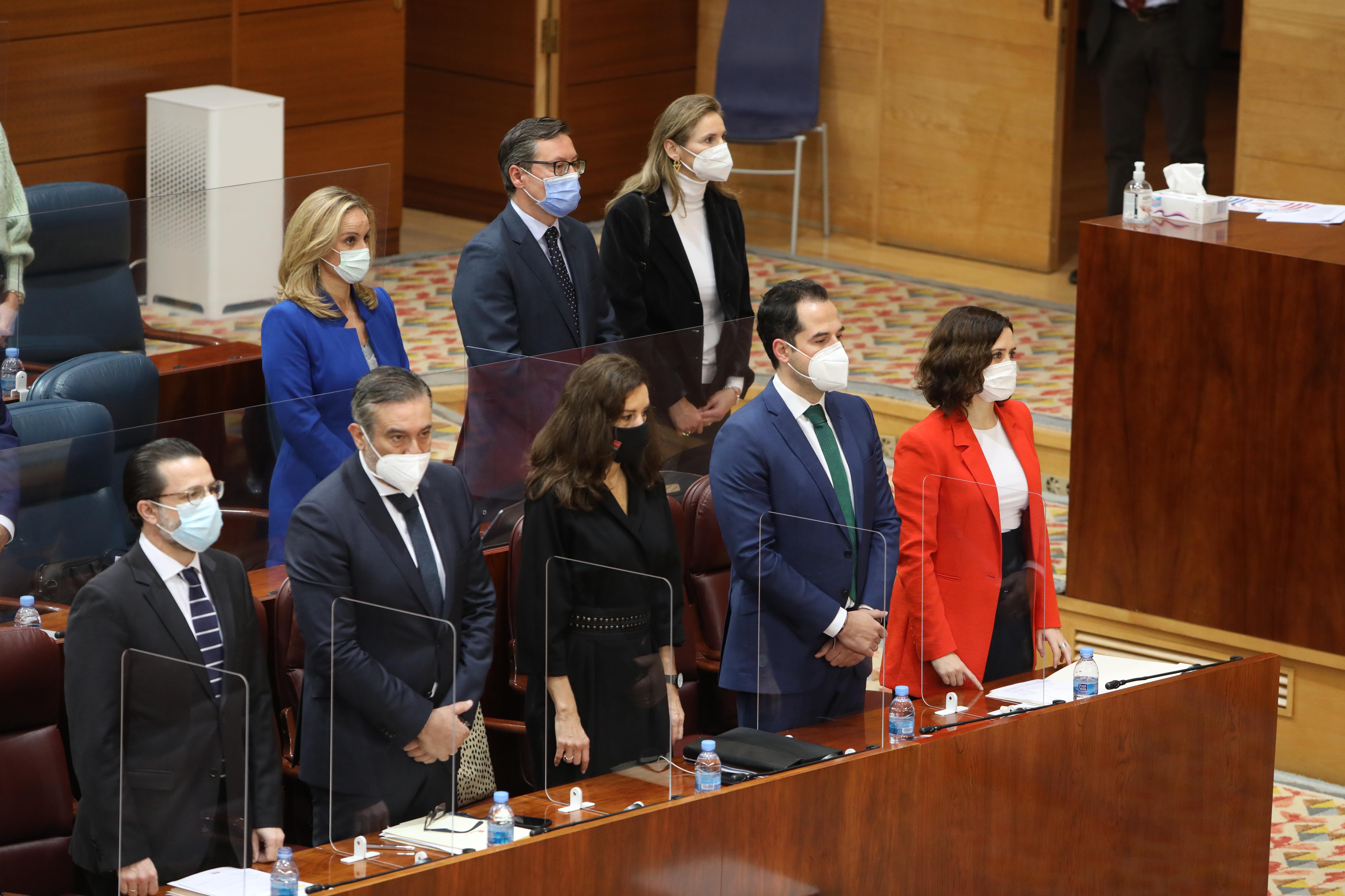 (I-D) El consejero de Hacienda de la Comunidad de Madrid, Javier Fernández-Lasquetty; el consejero de Justicia, Enrique López; la consejera de Presidencia, María Eugenia Carballedo y la presidenta regional, Isabel Díaz Ayuso, en la Asamblea de Madrid. EP