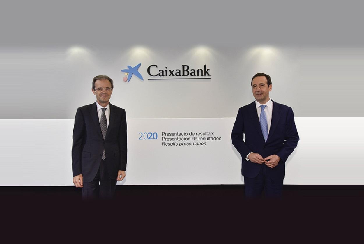 Jordi Gual y Gonzalo Gortázar en la presentación de resultados 2020 de CaixaBank