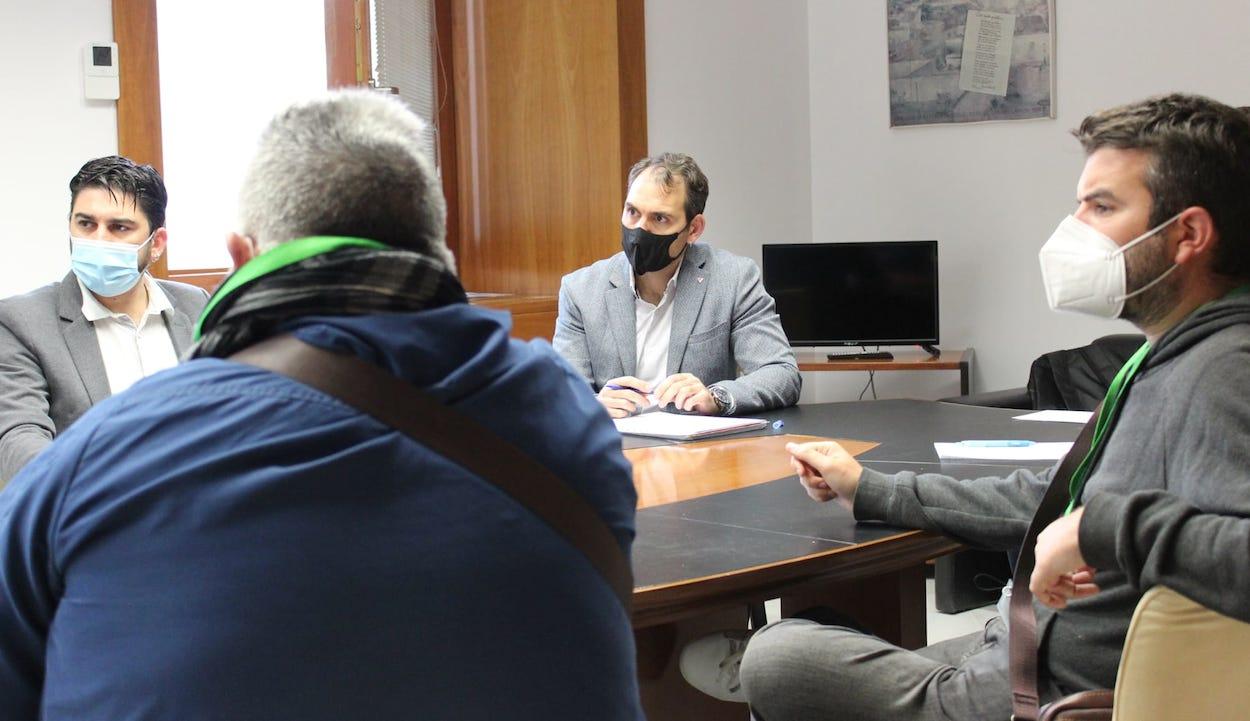 Reunión de Toni Valero e Ismael Sánchez con el comité de empresa de Aernova.