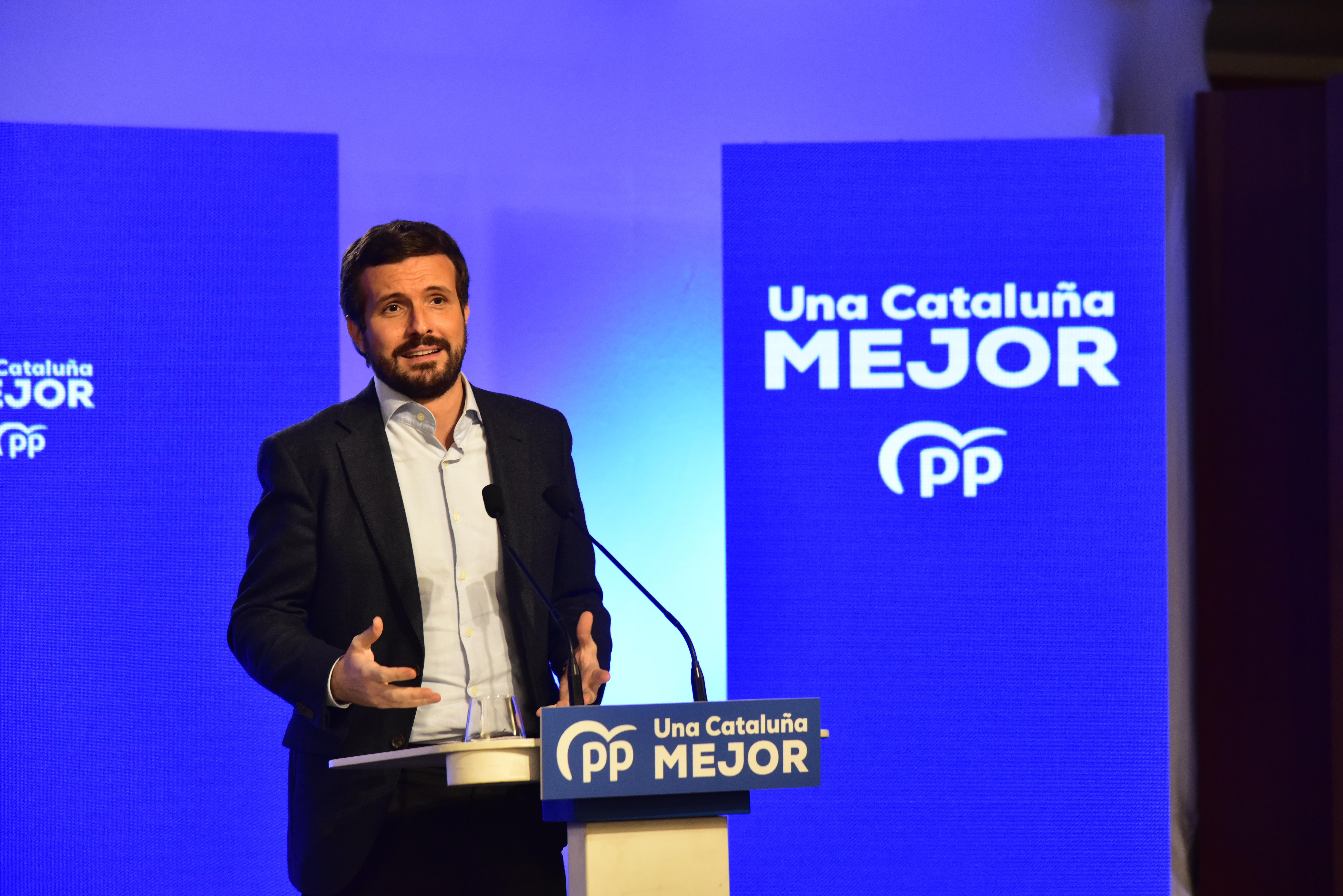 El líder del PP, Pablo Casado, interviene durante el inicio de la campaña electoral para los comicios del 14 de febrero, en el Hotel Grand Marina, en Barcelona, Catalunya (España), a 28 de enero de 2021.