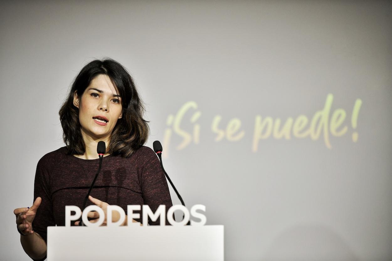 La portavoz de Podemos, Isa Serra, durante una rueda de prensa