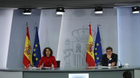 La ministra de Hacienda y portavoz del Gobierno, María Jesús Montero, y el ministro de Inclusión, Seguridad Social y Migraciones, José Luis Escrivá en la rueda de prensa posterior al Consejo de Ministros. Europa Press