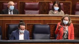 Pablo Iglesias y Nadia Calviño en una sesión en el Congreso de los Diputados. Europa Press