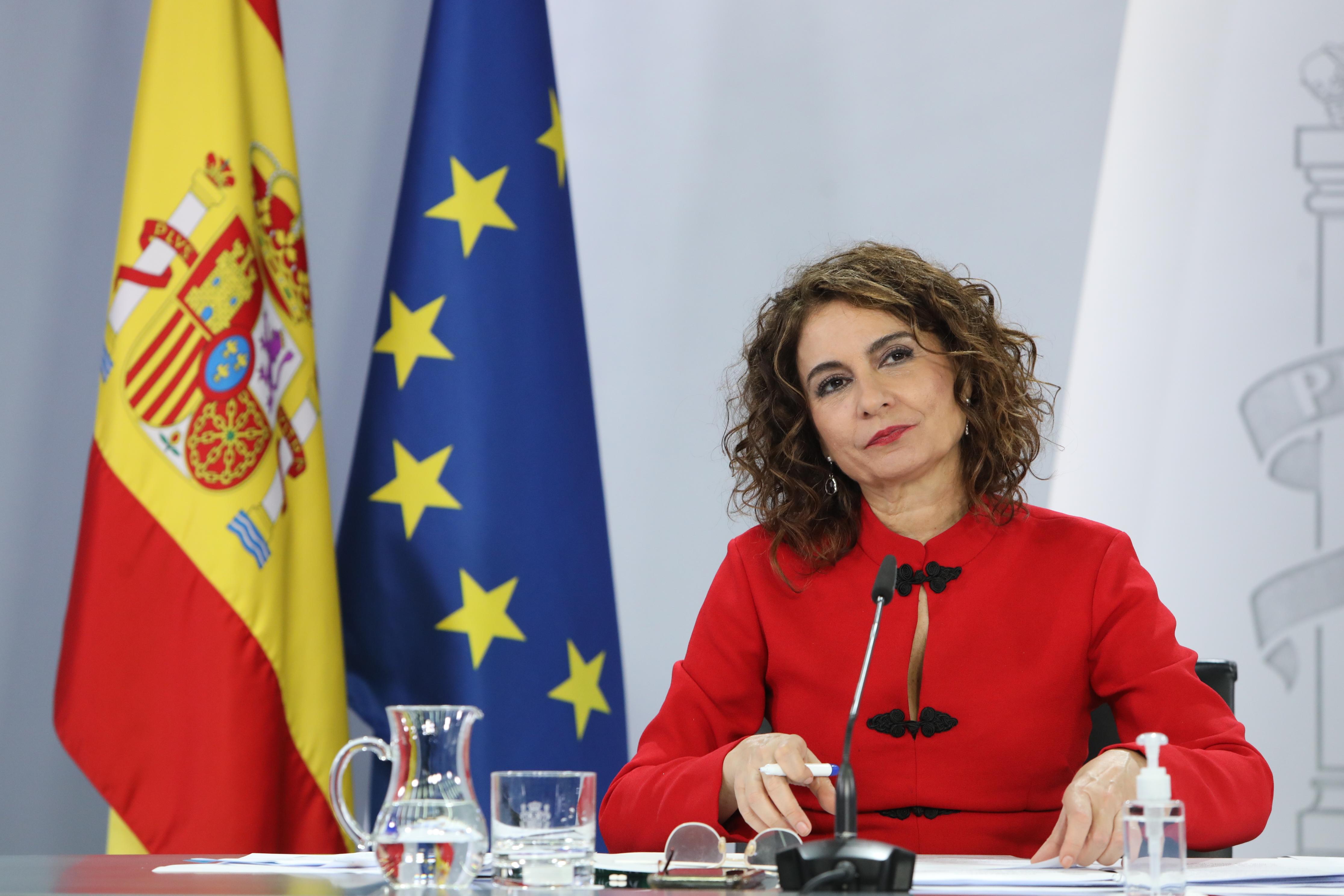 La portavoz del Gobierno y ministra de Hacienda, María Jesús Montero interviene durante la rueda de prensa posterior al Consejo de Ministros. Fuente: Europa Press.