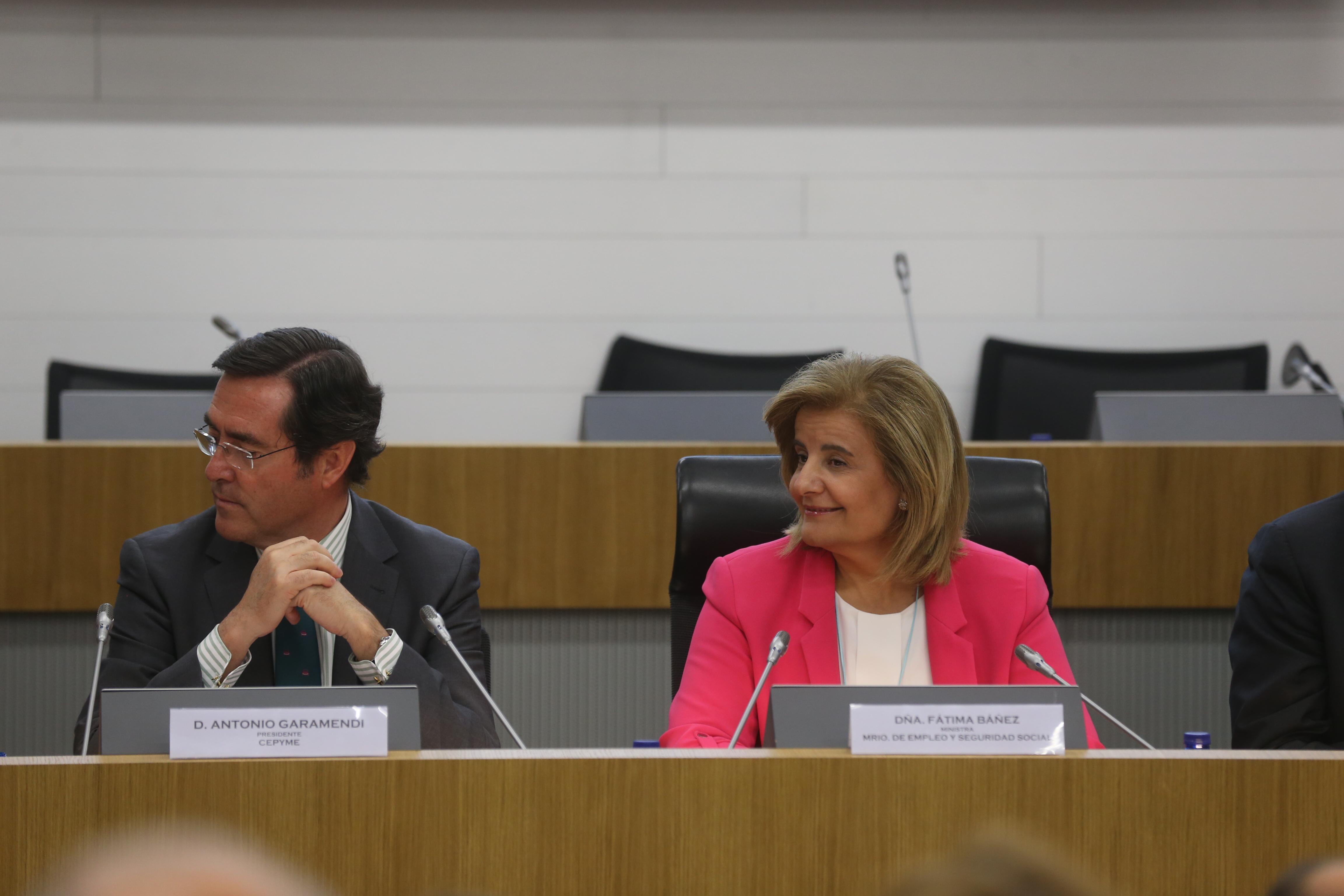 Antonio Garamendi y Fátima Báñez en 2017. Europa Press