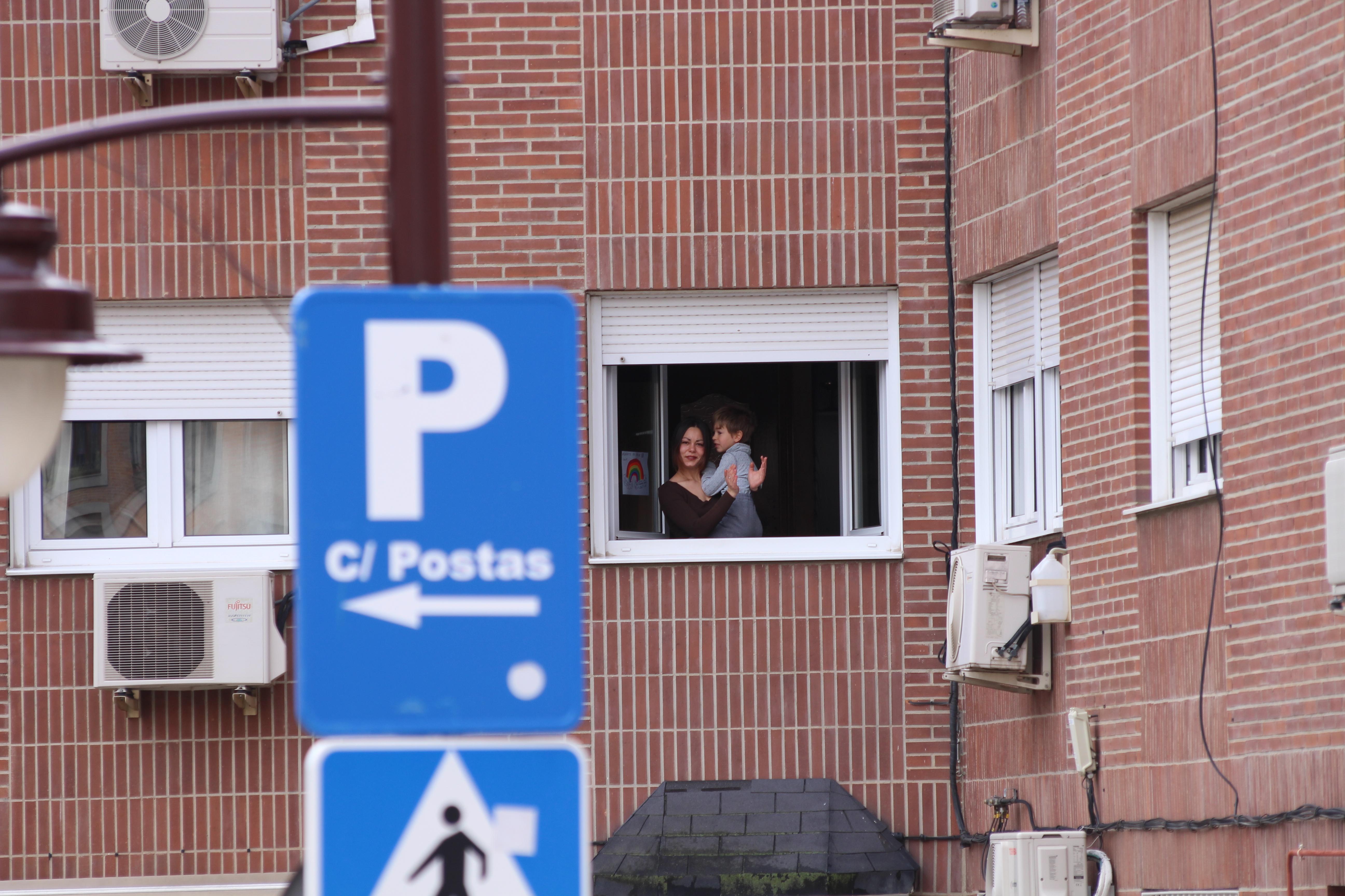 Aplausos durante el confinamiento. Fernando Coto.