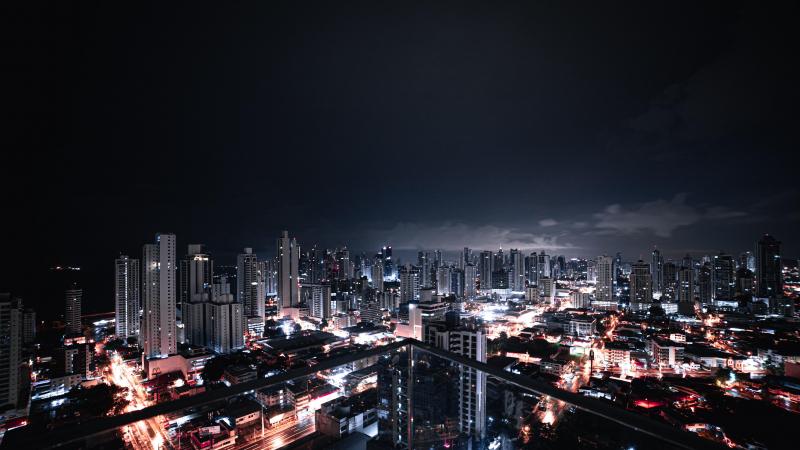 Panamá de noche. Fuente: Unsplash