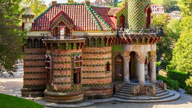 Pueblos más buscados en Google, Palacio del Capricho (Cantabria)