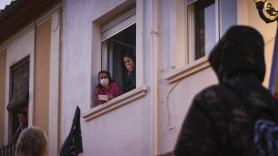 Archivo : Mujeres se preparan ante una cacerolada. EP