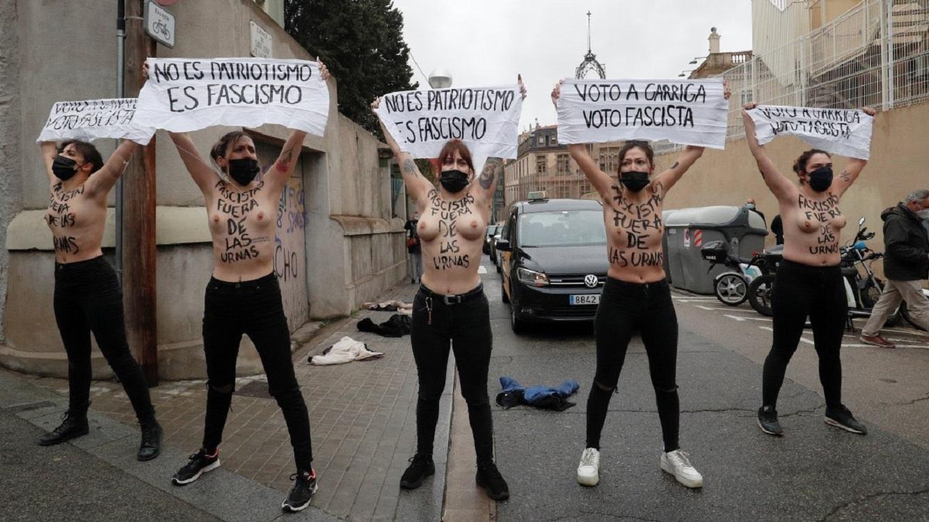 Las cinco manifestantes de Femen frente a Ignacio Garriga. Femen.