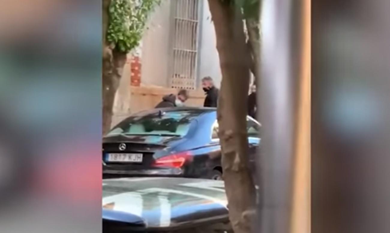 Dos policías agreden a un hombre delante de su hija en Linares