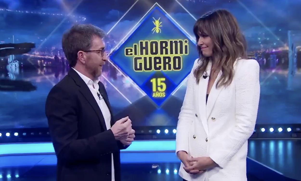 Pablo Motos junto a Nuria Roca