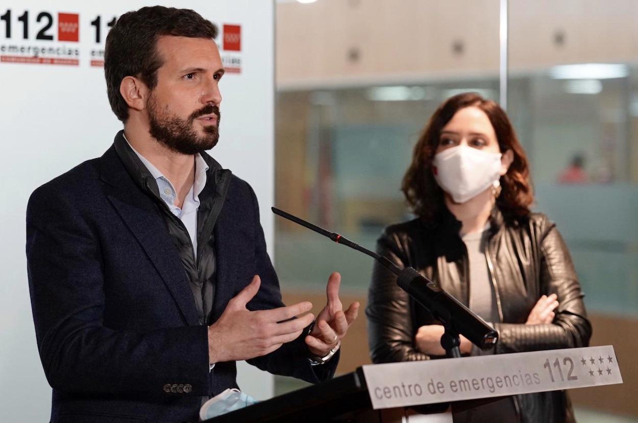 Pablo Casado junto a Isabel Díaz Ayuso en la sede del 112