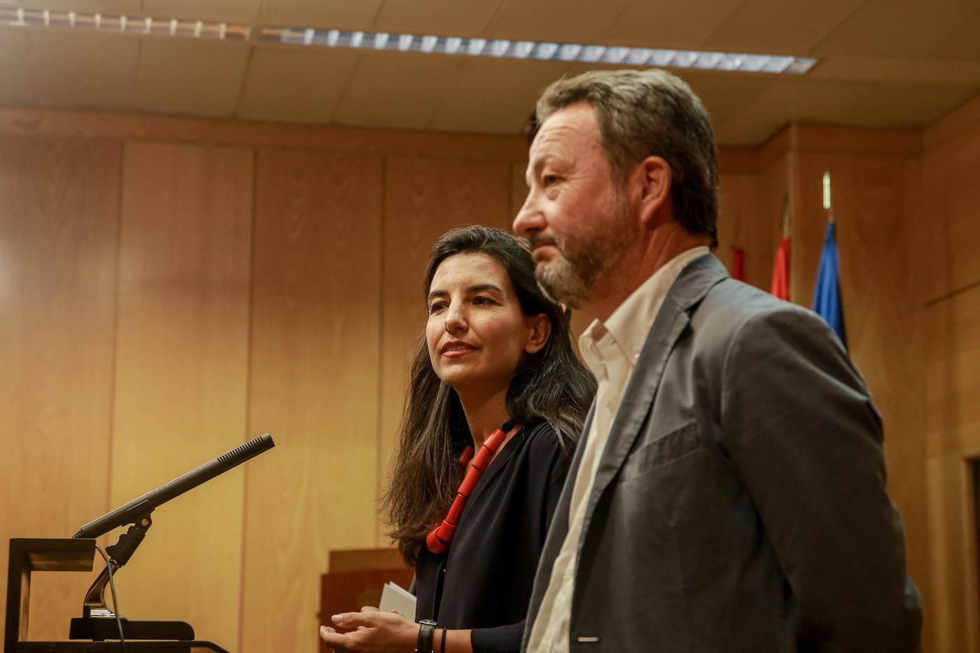 Rocio Monasterio acompañada del exportavoz adjunto del PP en el Ayuntamiento de Madrid, Íñigo Henríquez de Luna. EP