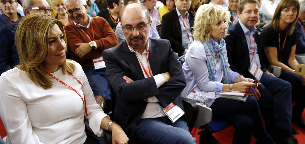 Susana Díaz (i), junto a Javier Lambán (2i), Emiliano García-Page (2d) e Idoia Mendia, al inicio del Comité Federal.